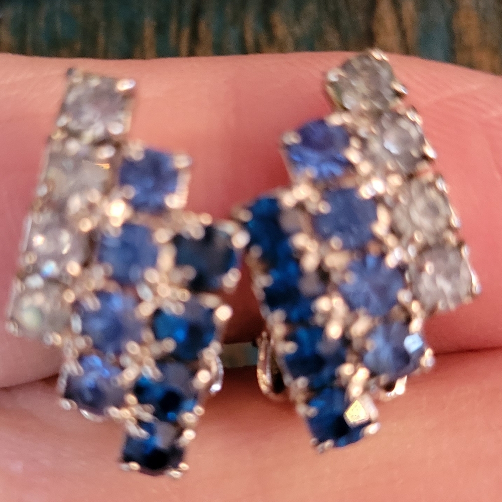 Vintage Blue Rhinestone Clip-On Earrings ~ MCM-1960's ~ Pretty & Sparkly! - Picture 7 of 12